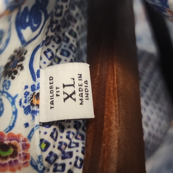 Robert Graham Shirt - Picture 9 of 10